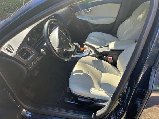 VOLVO-V40-2.0 T4 DYNAMIC TURBO GASOLINA 4P AUTOMÁTICO VOLVO-V40-2013