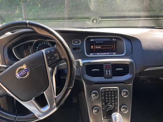 VOLVO-V40-2013