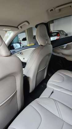 VOLVO-V40-2015