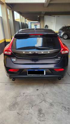 VOLVO-V40-2015