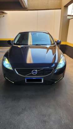 VOLVO-V40-2015