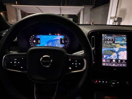 VOLVO-XC40-2022