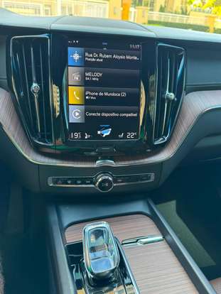 VOLVO-XC60-2021