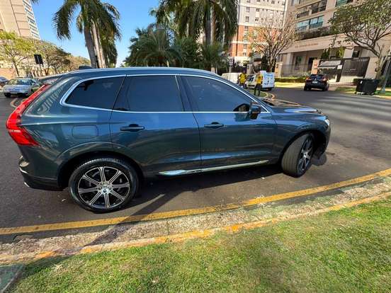 VOLVO-XC60-2021