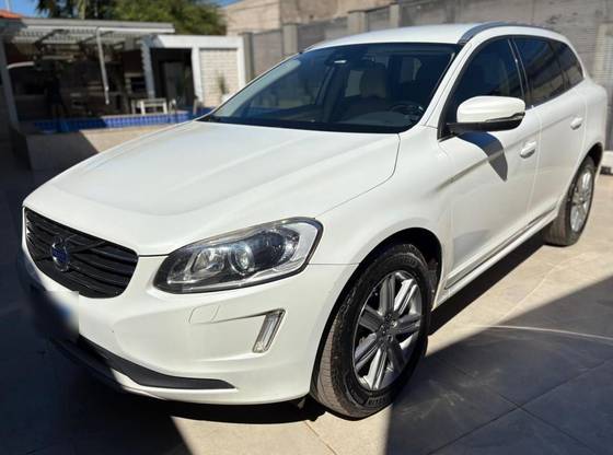 VOLVO XC60 2.4 D5 KINETIC DIESEL AWD 4P AUTOMÁTICO