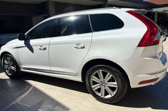 VOLVO-XC60-2016