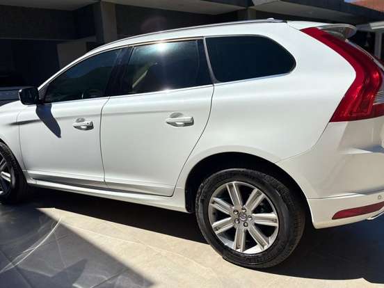VOLVO-XC60-2.4 D5 KINETIC DIESEL AWD 4P AUTOMÁTICO VOLVO-XC60-2016