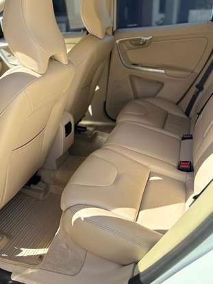 VOLVO-XC60-2016