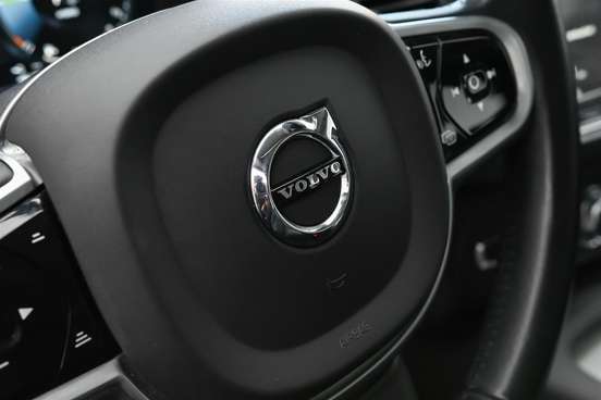 VOLVO-XC90-2021