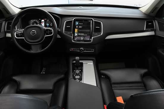 VOLVO-XC90-2021