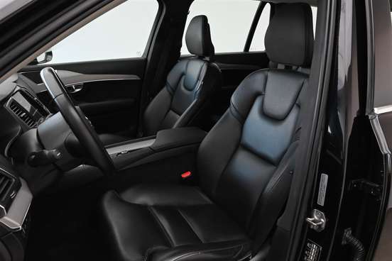 VOLVO-XC90-2021