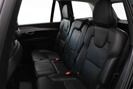 VOLVO-XC90-2021