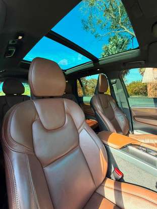 VOLVO-XC90-2023
