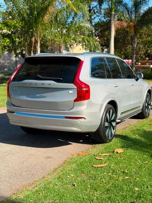 VOLVO-XC90-2023