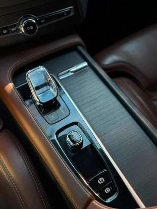 VOLVO-XC90-2023