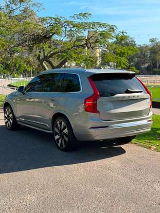 VOLVO-XC90-2023