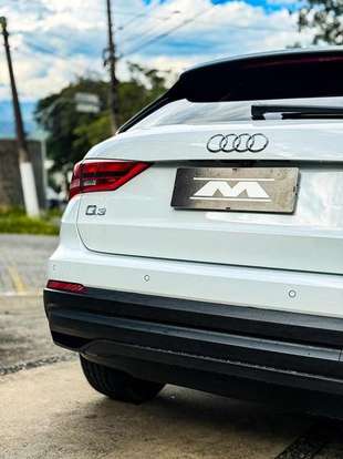 AUDI-Q3-2021