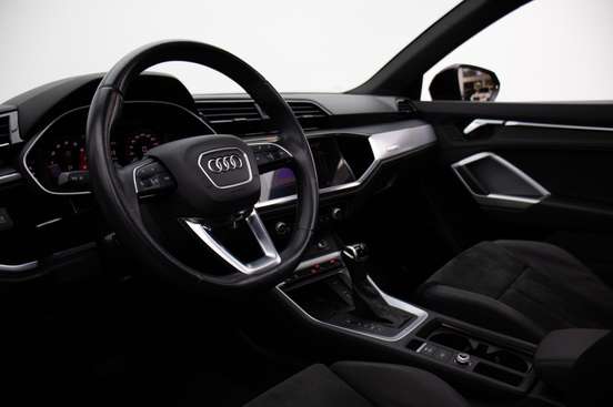 AUDI-Q3-2021