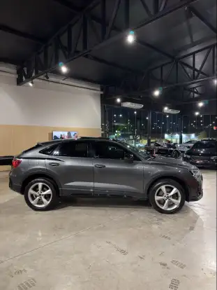 AUDI-Q3-2022