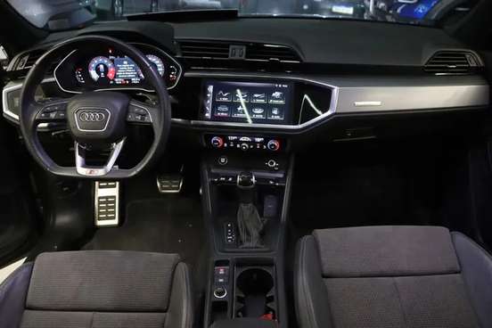 AUDI-Q3-2022