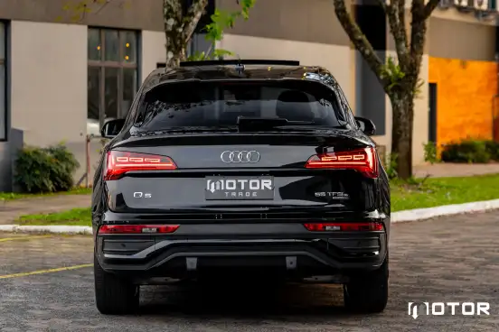 AUDI-Q5-2022