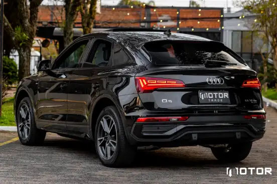 AUDI-Q5-2022
