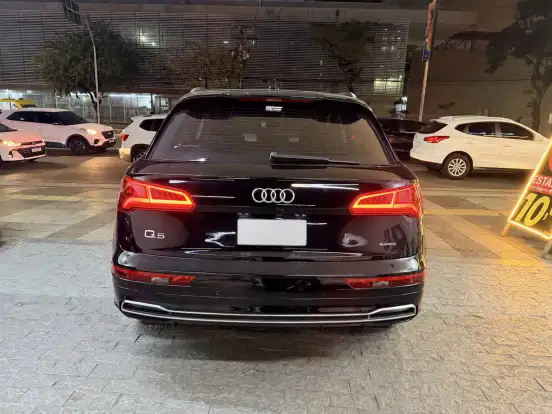 AUDI-Q5-2019
