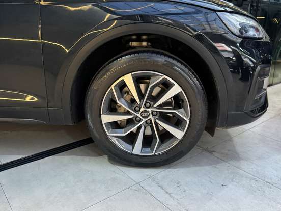 AUDI-Q5-2022