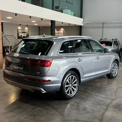 AUDI-Q7-2015