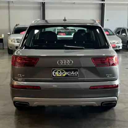 AUDI-Q7-2015