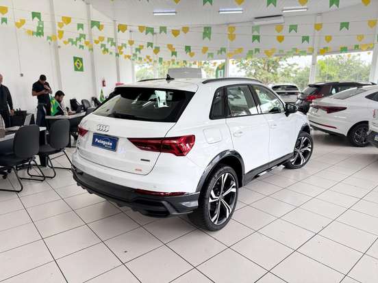 AUDI-Q3-2023