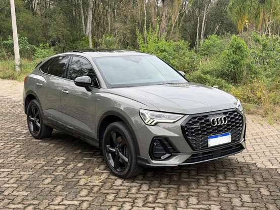 AUDI-Q3-2022