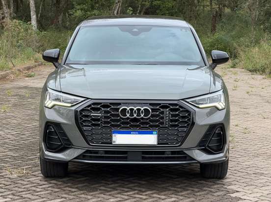 AUDI-Q3-2022