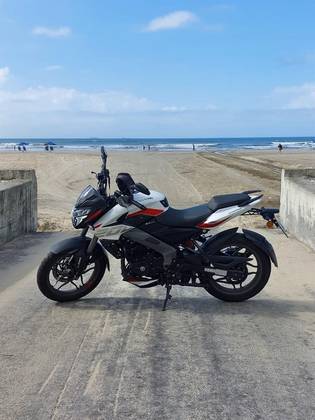 BAJAJ DOMINAR NS200 