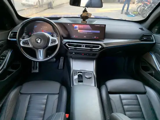 BMW-320i-2023