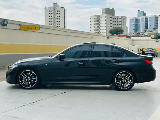BMW-320i-2023