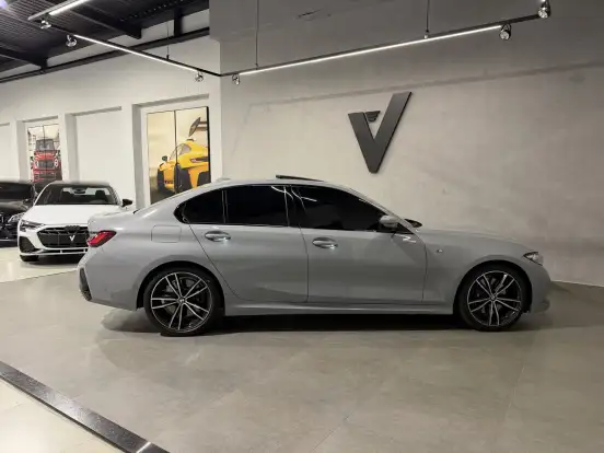 BMW-320i-2023