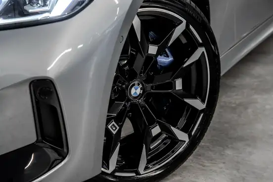 BMW-320i-2025