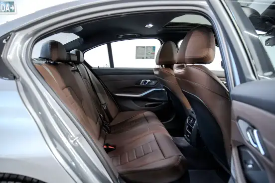 BMW-320i-2025