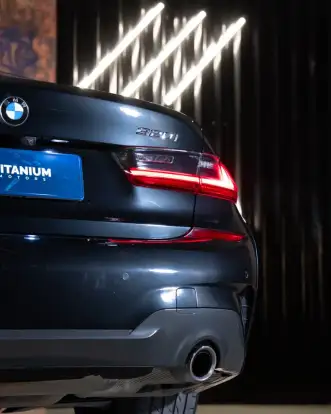BMW-320i-2022