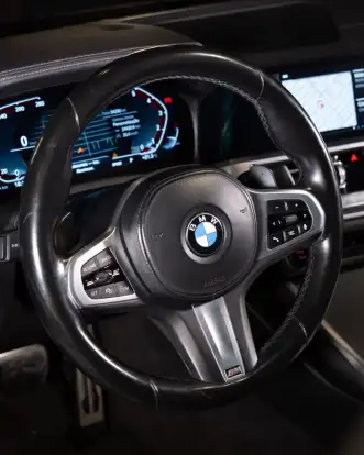BMW-320i-2022