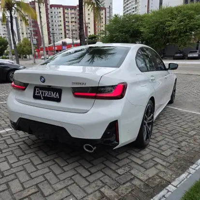 BMW-320i-2023