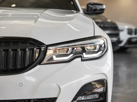 BMW-320i-2019