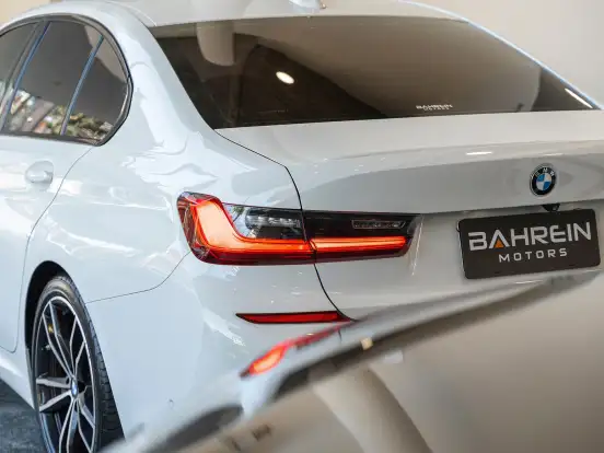 BMW-320i-2019