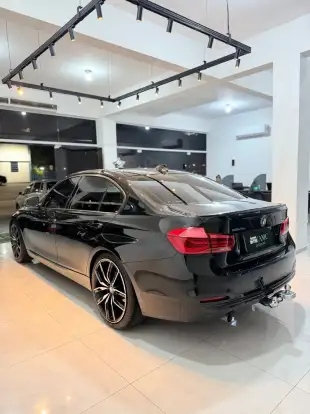 BMW-320i-2017