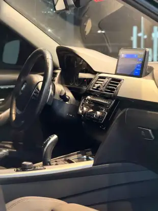 BMW-320i-2017