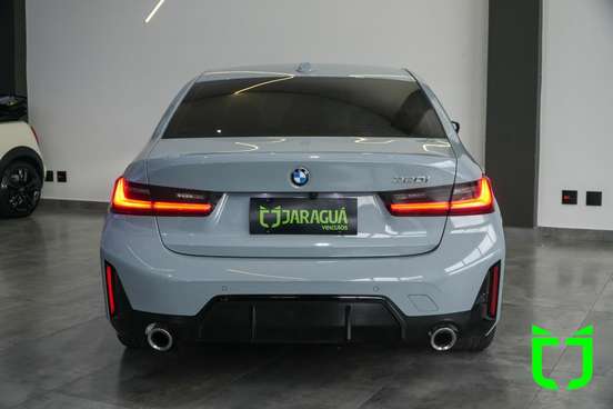 BMW-320i-2023