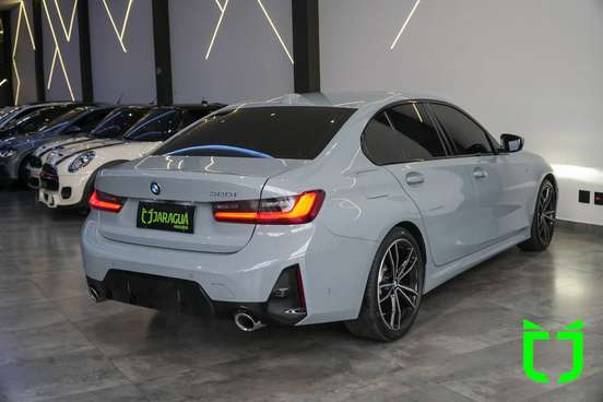 BMW-320i-2023