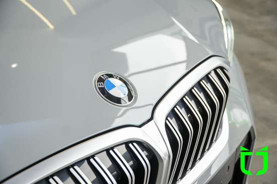 BMW-320i-2023