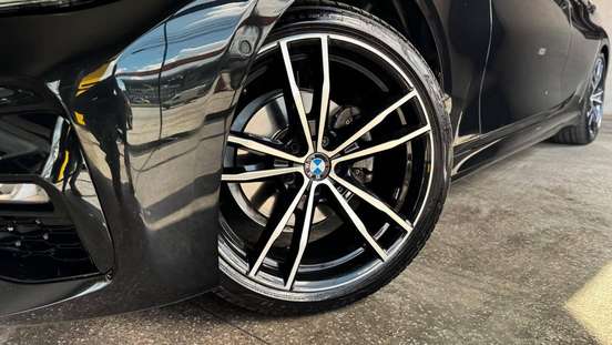 BMW-320i-2019